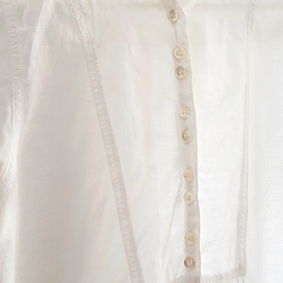 White Tunic style lightweight blouse by Birger et Mikkelson. - Picture 4 of 6